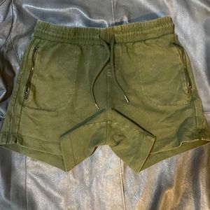 Earthy green zip pockets and tie shorts. No wear or tear